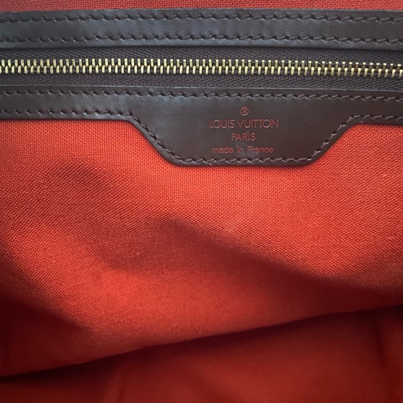 Authenticated Louis Vuitton Chelsea Zip Tote in Damier Ébène - Picture 10 of 11